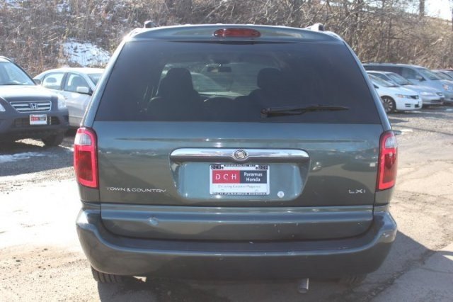 Chrysler Town and Country 2002 photo 5