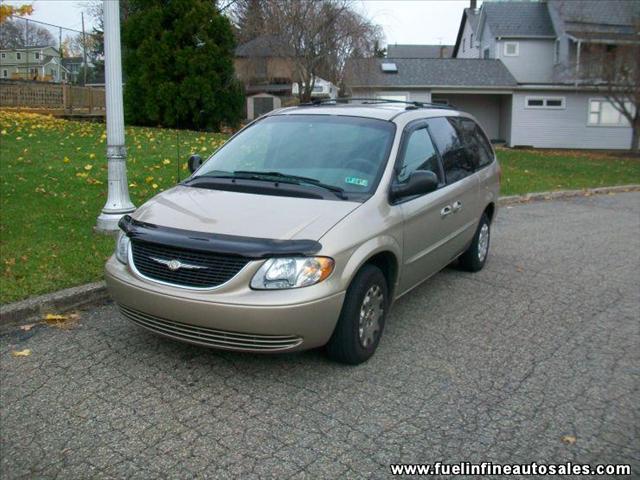 Chrysler Town and Country 2002 photo 1