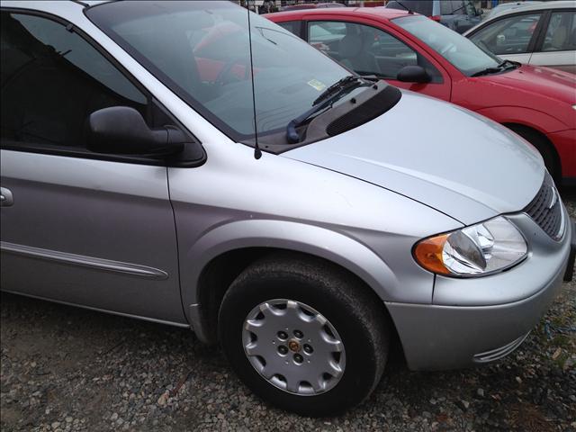 Chrysler Town and Country 2002 photo 5