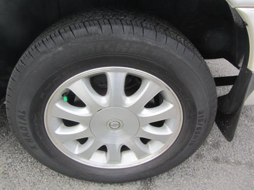 Chrysler Town and Country 2003 photo 2