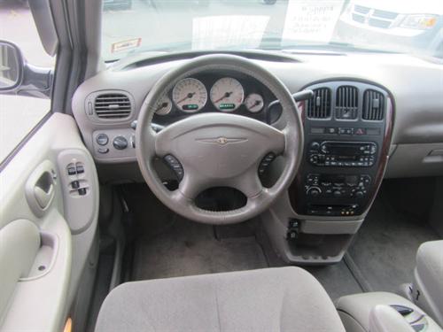 Chrysler Town and Country 2003 photo 4