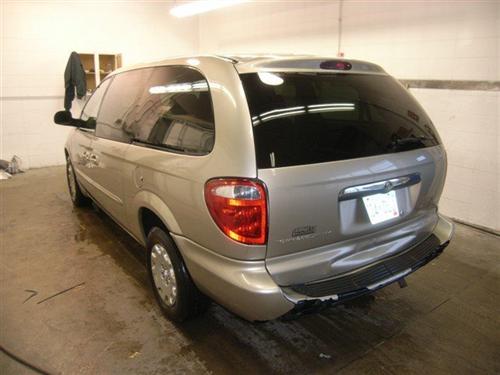 Chrysler Town and Country 2003 photo 3