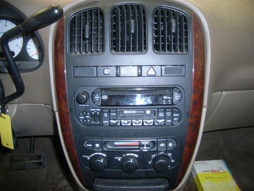 Chrysler Town and Country 2003 photo 5