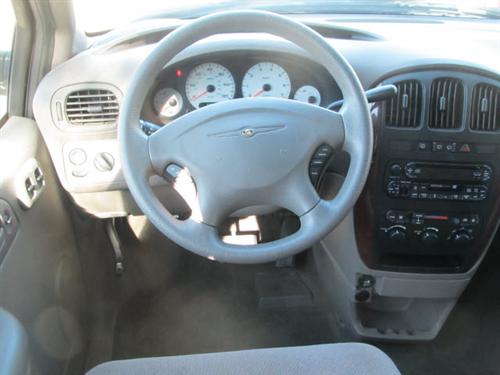 Chrysler Town and Country 2003 photo 1