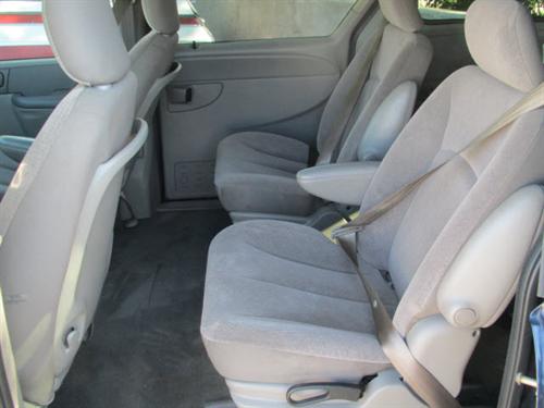 Chrysler Town and Country 2003 photo 3
