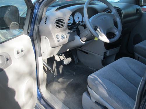 Chrysler Town and Country 2003 photo 4