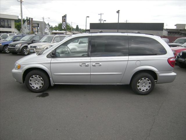 Chrysler Town and Country 2003 photo 1