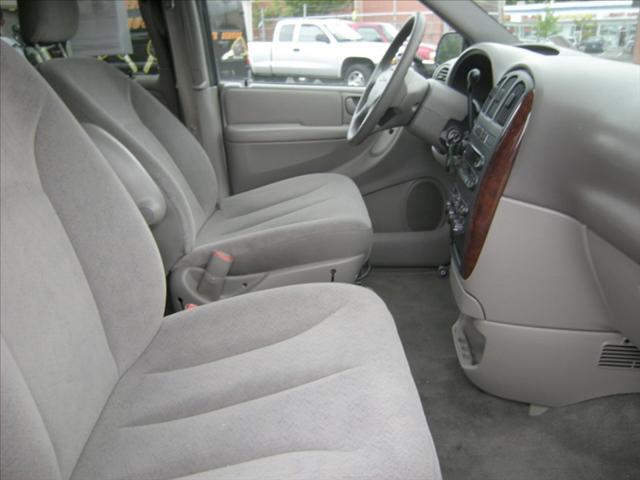 Chrysler Town and Country 2003 photo 4