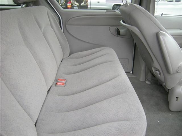 Chrysler Town and Country 2003 photo 5