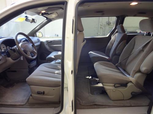 Chrysler Town and Country 2003 photo 3