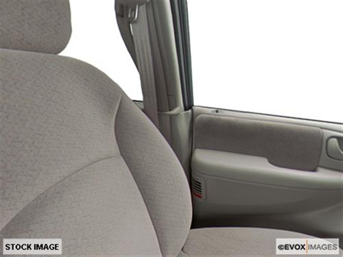 Chrysler Town and Country 2003 photo 3