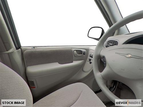 Chrysler Town and Country 2003 photo 5