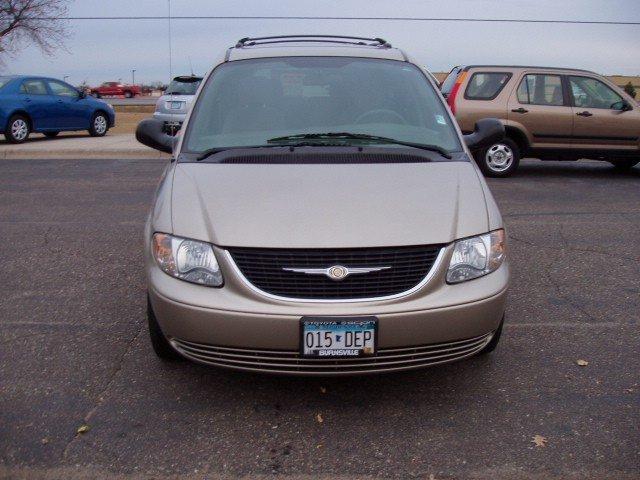 Chrysler Town and Country 2003 photo 4