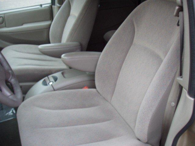 Chrysler Town and Country 2003 photo 5