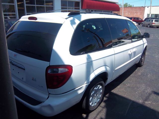 Chrysler Town and Country 2003 photo 1
