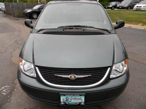 Chrysler Town and Country 2003 photo 1