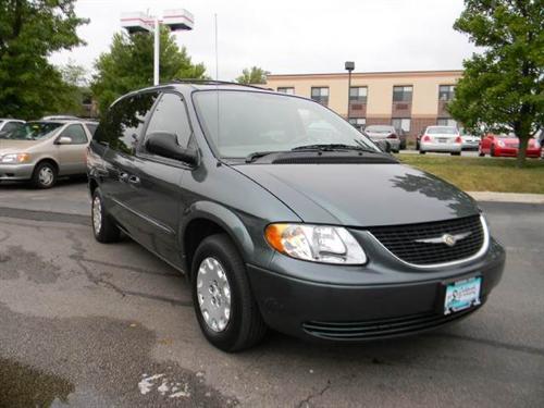 Chrysler Town and Country 2003 photo 3