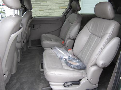 Chrysler Town and Country 2003 photo 1
