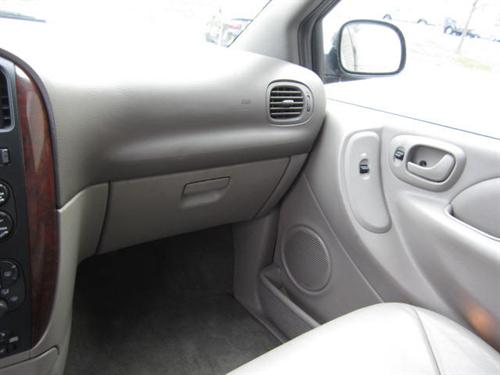 Chrysler Town and Country 2003 photo 4