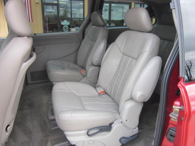 Chrysler Town and Country 2003 photo 4