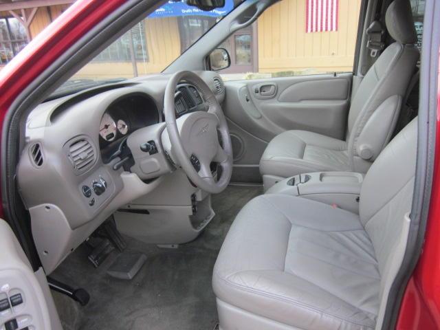 Chrysler Town and Country 2003 photo 5