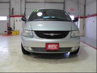 Chrysler Town and Country 2003 photo 2