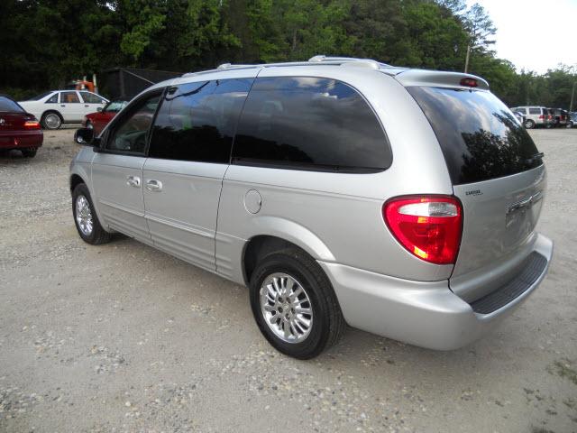 Chrysler Town and Country 2003 photo 1