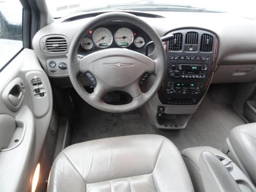 Chrysler Town and Country S Sedan Under FULL Factory Warranty Other