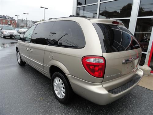 Chrysler Town and Country 2003 photo 1