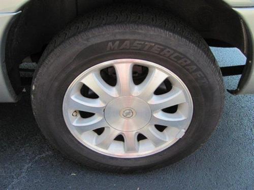 Chrysler Town and Country 2003 photo 2