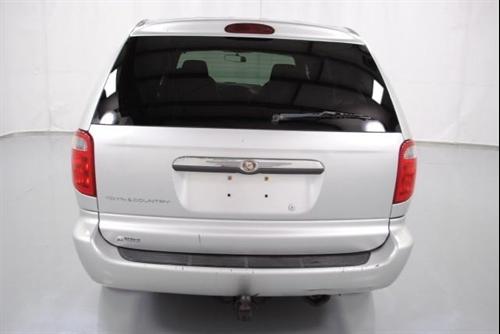 Chrysler Town and Country 2003 photo 2