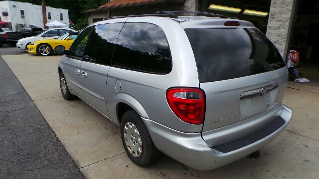 Chrysler Town & Country 2003 photo 1