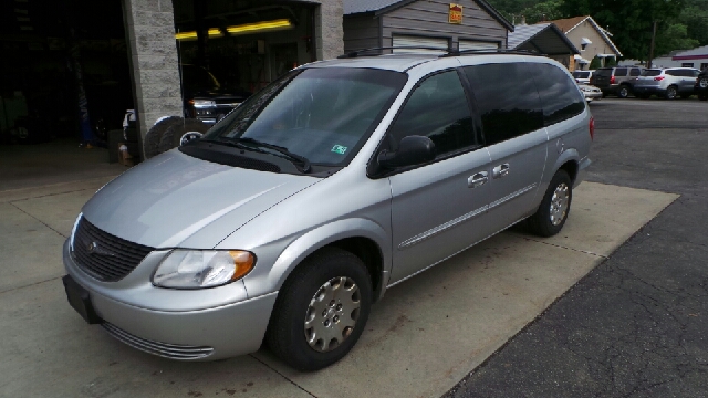 Chrysler Town & Country 2003 photo 2