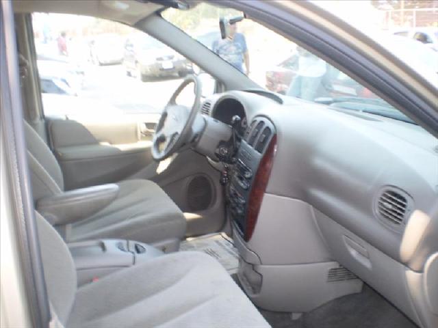 Chrysler Town and Country 2003 photo 5
