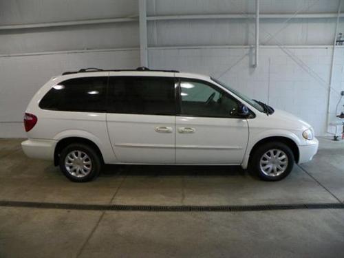 Chrysler Town and Country 2003 photo 1