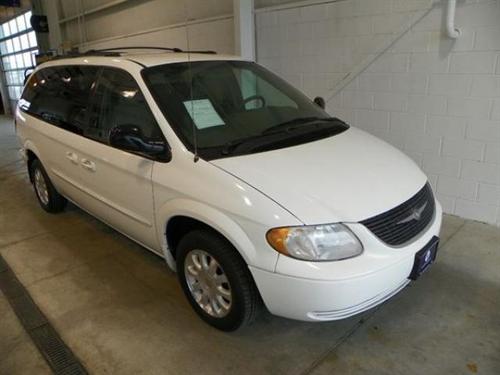 Chrysler Town and Country 2003 photo 3