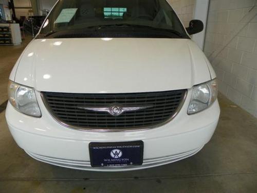 Chrysler Town and Country 2003 photo 4