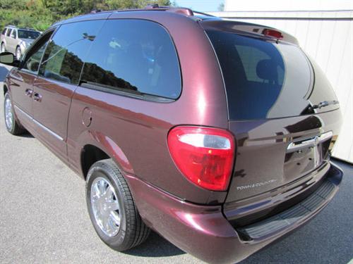 Chrysler Town and Country 2003 photo 2