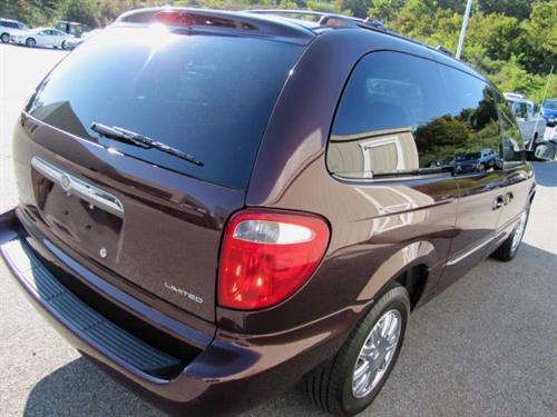 Chrysler Town and Country 2003 photo 3