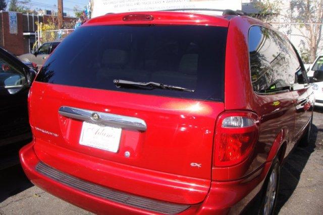 Chrysler Town and Country 2003 photo 2