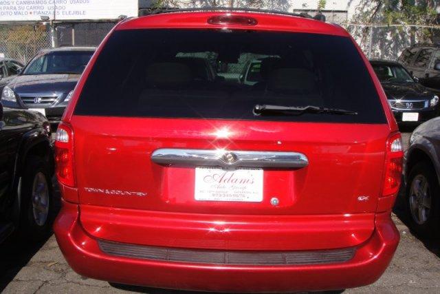 Chrysler Town and Country 2003 photo 3