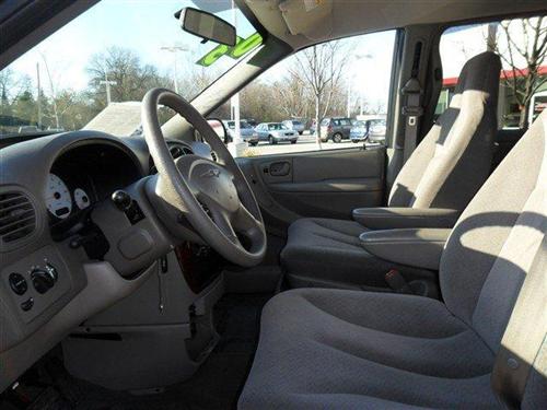 Chrysler Town and Country 2003 photo 1