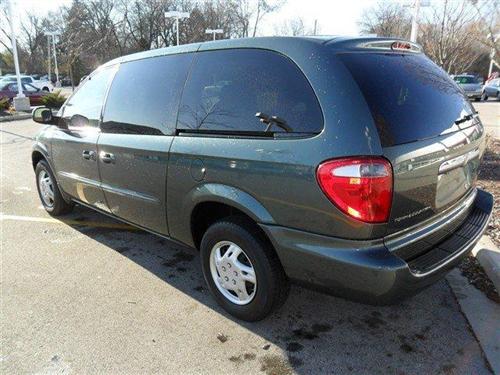 Chrysler Town and Country 2003 photo 3