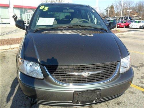 Chrysler Town and Country 2003 photo 5