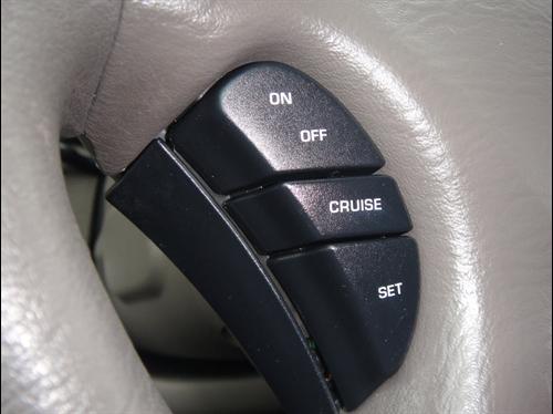 Chrysler Town and Country 2003 photo 2