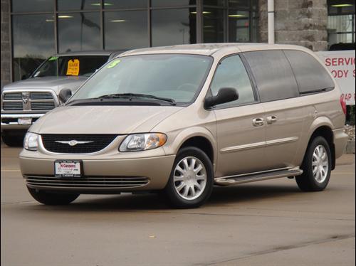 Chrysler Town and Country 2003 photo 4