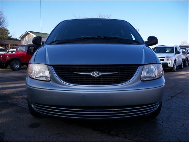 Chrysler Town and Country 2003 photo 1