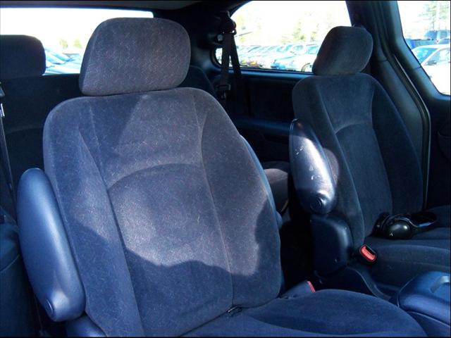 Chrysler Town and Country 2003 photo 4