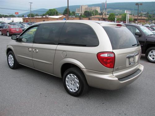 Chrysler Town and Country 2003 photo 1