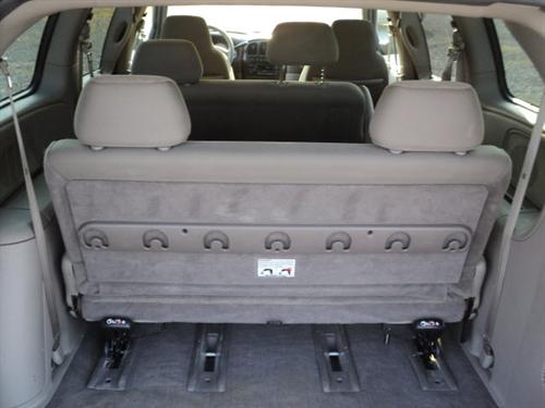 Chrysler Town and Country 2003 photo 1